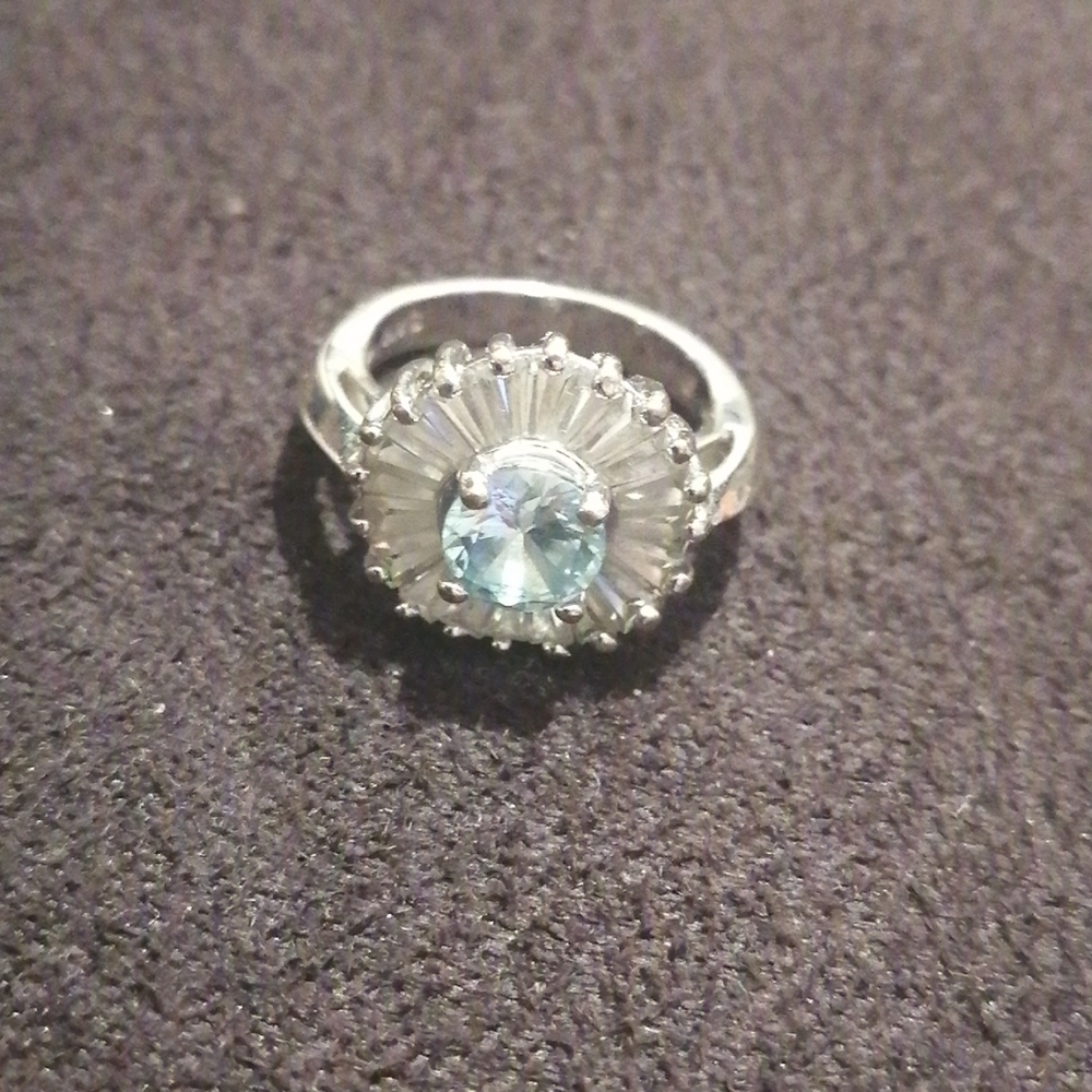 Ring with flower design silver